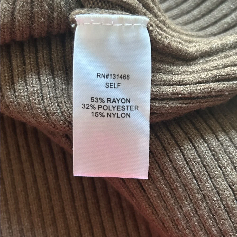 NWT Fate Ribbed Turtleneck by Vici, chocolate (brown), women’s size medium.